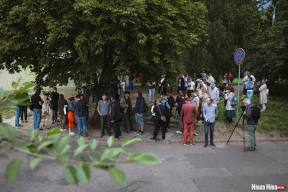 Фотафакт. Дзясяткі чалавек чакалі Севярынца пад сценамі Акрэсціна, але яго так і не вызвалілі