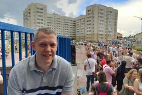 Па 3 гадзіны стаяць выбарнікі ў чарзе ў мікрараёне Лебядзіны