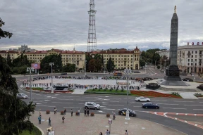 Фотофакт. Женская акция солидарности на площади Победы