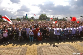 В Волковыске на встречу с Тихановской собралось больше тысячи людей