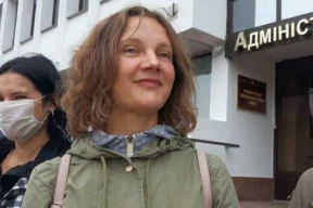 Конвейер репрессий. Книги Алексиевич проверяют на экстремизм. Задержали жену брата Латушко. Правозащитники: осужденных за «политику» избивают и заставляют кричать «Люблю Лукашенко». Полину Шарендо-Панасюк поместили в ШИЗО на 20 суток