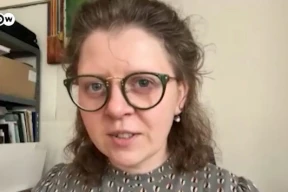 Белорусская художница, вышивку которой носит Зеленский: «Во время протестов складывание крестиков спасло меня психически»