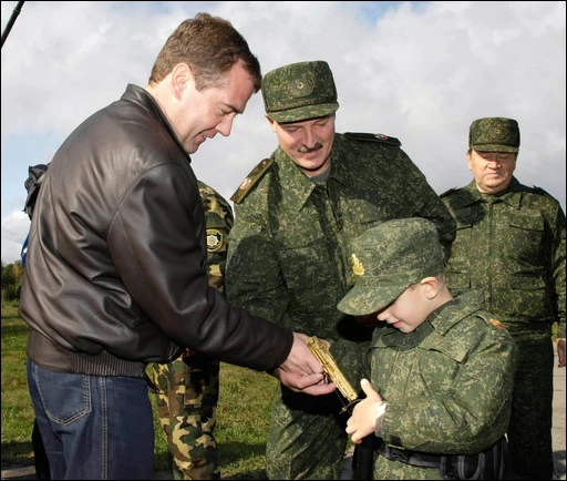 Учения, грибы и золотые пистолеты